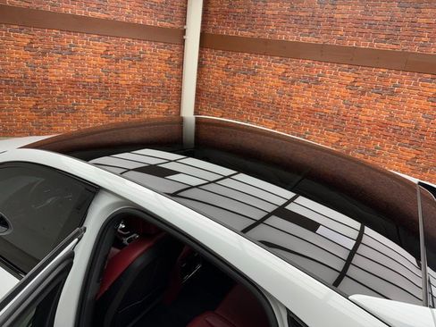 Used 2022 Porsche Cayenne Platinum Edition image 19