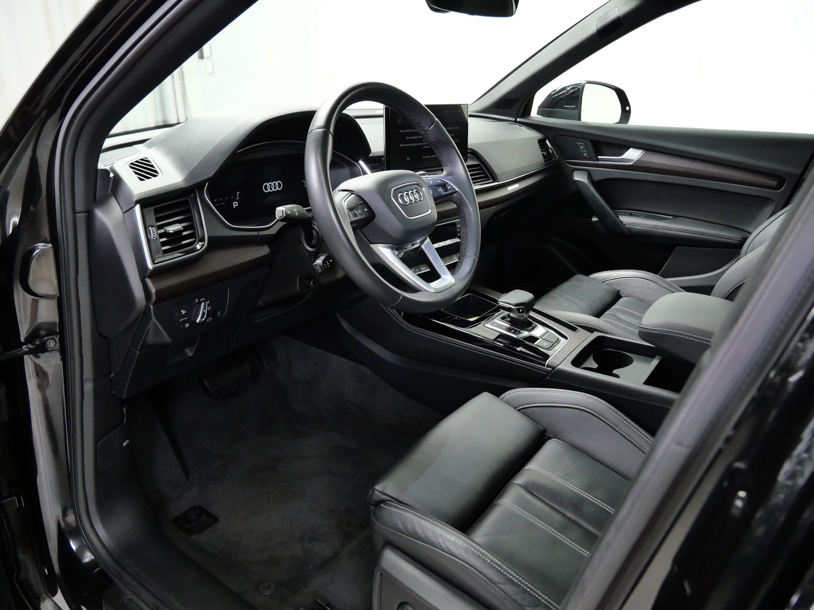 Used 2023 Audi Q5 2.0T Premium Plus w/ Premium Plus Package AWD/4WD image 14
