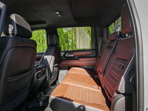 Used 2025 GMC Sierra 2500 Denali Ultimate image 31