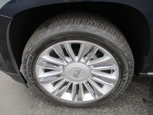 Used 2019 Cadillac Escalade Platinum image 12