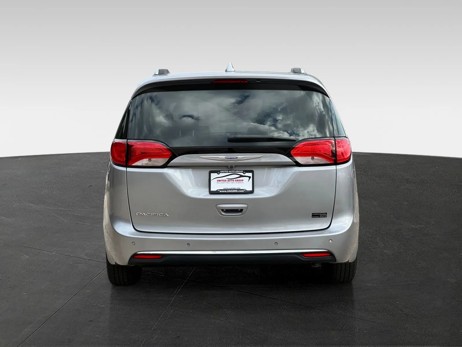 Used 2018 Chrysler Pacifica Touring-L FWD image 6