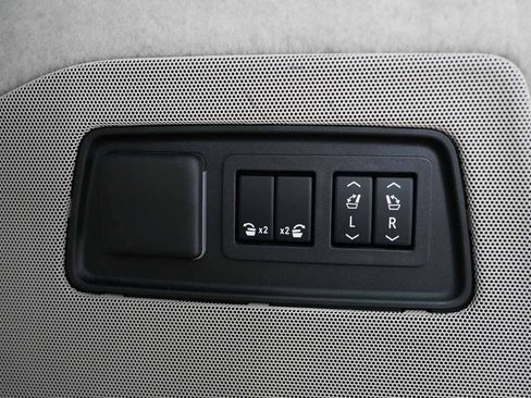Used 2024 Cadillac Escalade ESV Sport Platinum w/ LPO, ONYX Package AWD/4WD image 48