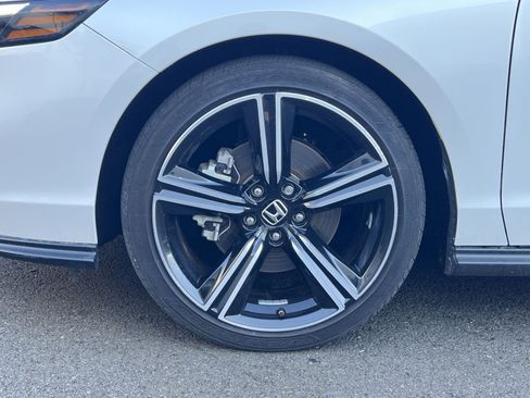Used 2024 Honda Accord Sport image 11