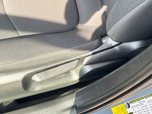 Used 2020 Toyota Corolla LE FWD image 46