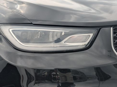 Used 2023 Chrysler Pacifica Touring-L FWD image 11