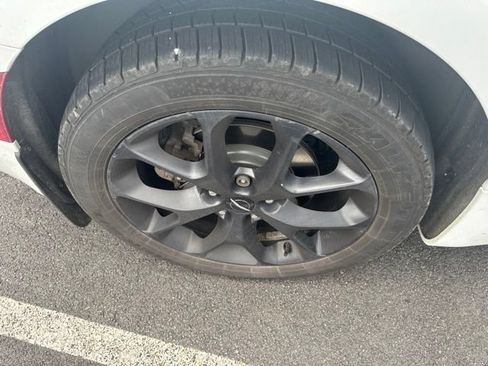 Used 2022 Chrysler Pacifica Touring-L w/ Uconnect Theater Family Group AWD/4WD image 4