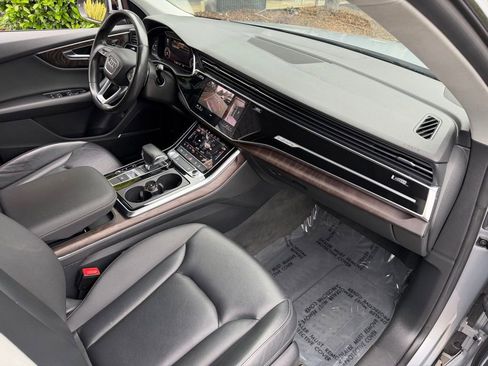 Used 2019 Audi Q8 Premium Plus w/ Premium Plus AWD/4WD image 32