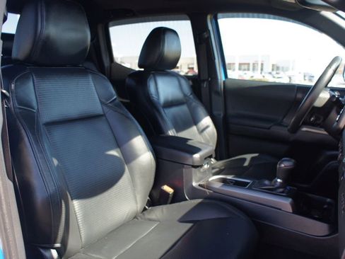 Used 2020 Toyota Tacoma TRD Off-Road w/ TRD Premium Off Road Package image 24