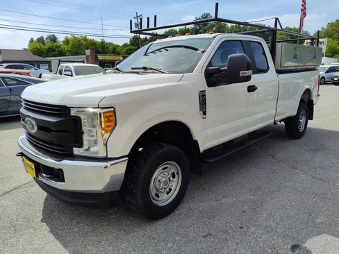 Used 2017 Ford F250 XL w/ Power Equipment Group AWD/4WD image 4