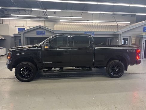 Used 2022 Ford F250 Lariat w/ Black Appearance Package AWD/4WD image 5