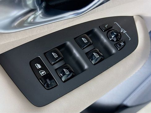 New 2026 Volvo XC90 T8 Plus w/ Protection Package Premier image 18