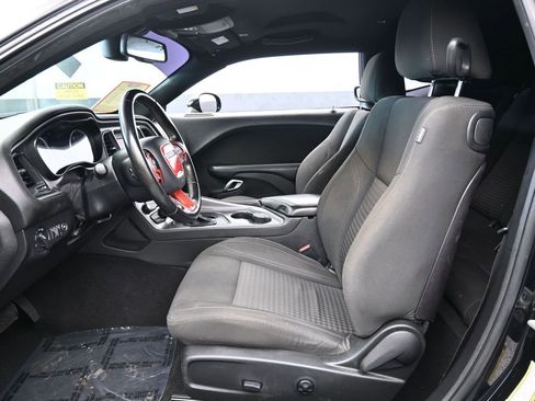 Used 2019 Dodge Challenger SXT image 11