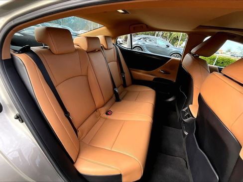 Used 2023 Lexus ES 350 image 19