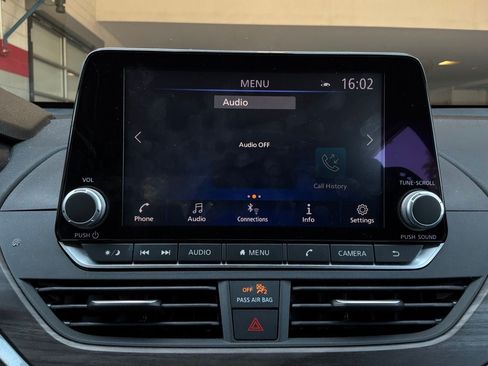 Used 2025 Nissan Altima 2.5 SV FWD image 27