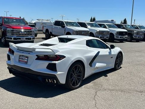 Used 2023 Chevrolet Corvette Stingray Premium Conv w/ Z51 Performance Package RWD image 3