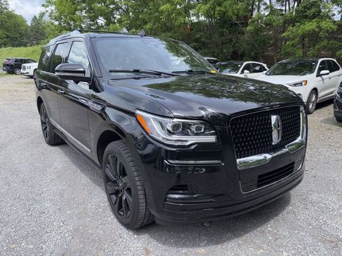 Used 2023 Lincoln Navigator Reserve AWD/4WD image 4