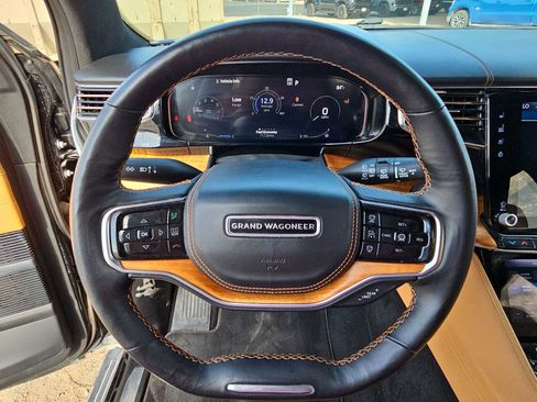 Used 2023 Jeep Grand Wagoneer Series III AWD/4WD image 19
