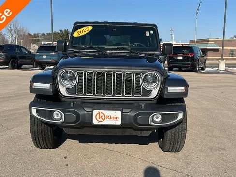 Used 2025 Jeep Wrangler Unlimited Sahara AWD/4WD image 2