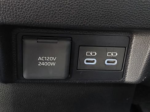 Certified 2025 Toyota Tacoma TRD Off-Road AWD/4WD image 21