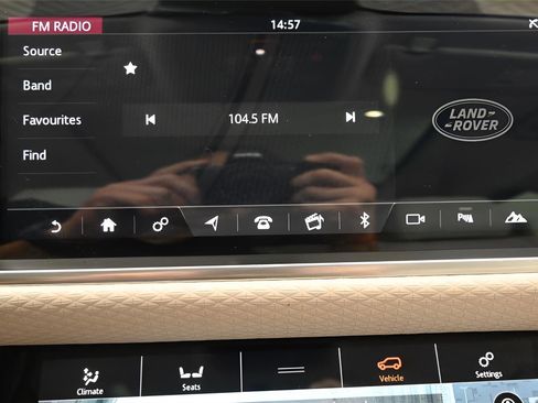 Used 2018 Land Rover Range Rover Velar R-Dynamic SE AWD/4WD image 32