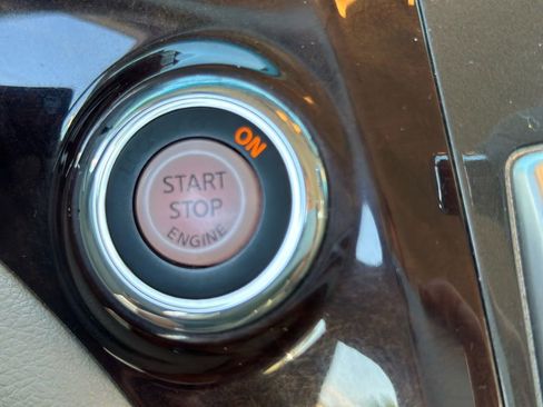 Used 2016 Nissan Quest SV image 18