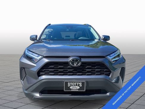 Used 2025 Toyota RAV4 XLE w/ Convenience Package FWD image 2