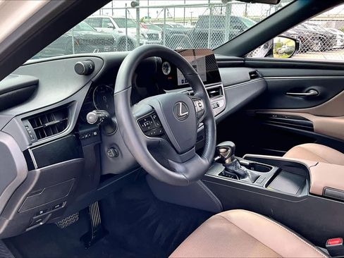 Used 2024 Lexus ES 350 w/ Premium Package image 15