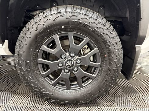Used 2025 Toyota 4Runner SR5 AWD/4WD image 33