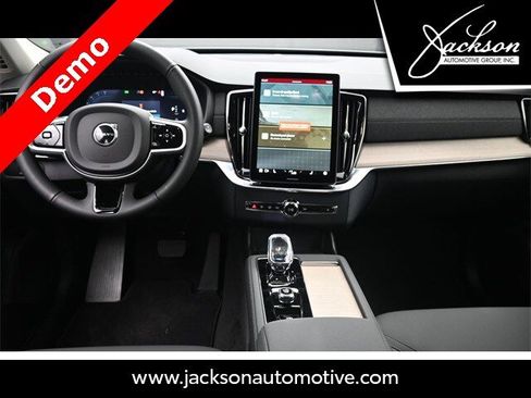 New 2025 Volvo XC90 B5 Core w/ Protection Package image 9