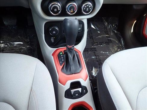 Used 2015 Jeep Renegade Latitude AWD/4WD image 20