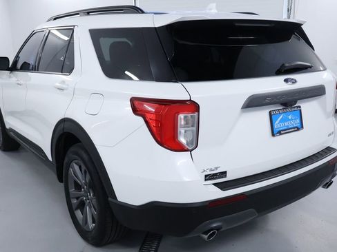 Used 2021 Ford Explorer XLT w/ Equipment Group 202A image 5