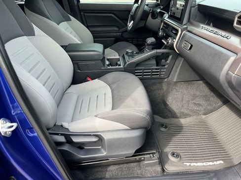 Used 2025 Toyota Tacoma TRD Sport AWD/4WD image 23