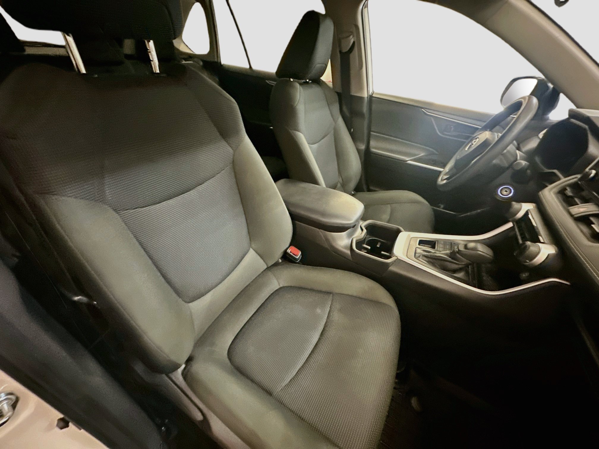Used 2025 Toyota RAV4 LE AWD/4WD image 32