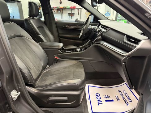 Used 2023 Jeep Grand Cherokee L Laredo AWD/4WD image 32