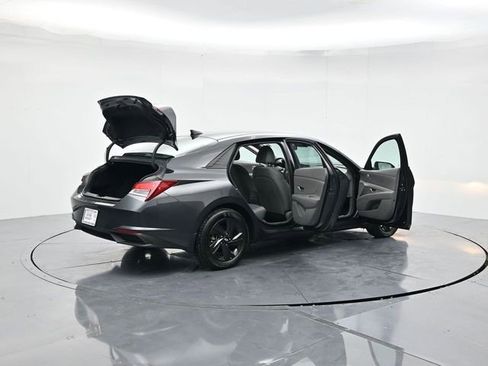 Used 2022 Hyundai Elantra SEL image 47