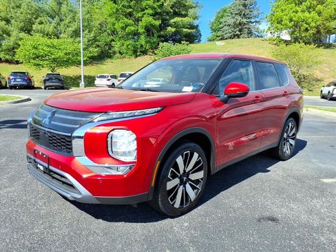 Used 2025 Mitsubishi Outlander SE FWD image 12