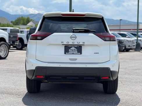 Used 2024 Nissan Rogue S AWD/4WD image 7