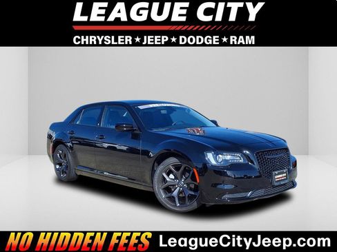 Used 2023 Chrysler 300 Touring w/ Sport Appearance Package image 1