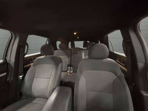 Used 2017 Ford Explorer XLT FWD image 16