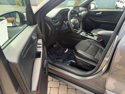 Used 2024 Ford Escape ST-Line image 5