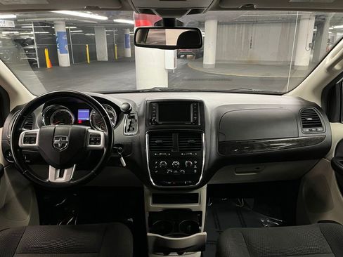 Used 2020 Dodge Grand Caravan SE w/ Rear Park Assist Package FWD image 6