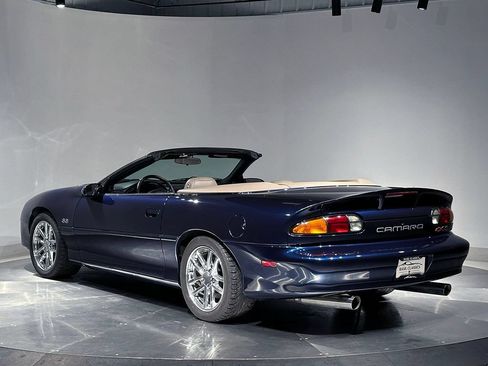 Used 2002 Chevrolet Camaro Z28 w/ SS Performance/Appearance Pkg RWD image 10