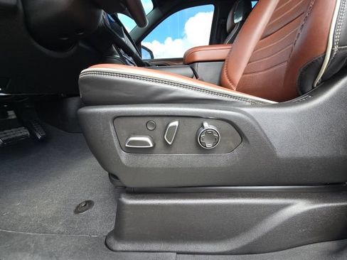 Used 2023 GMC Yukon Denali Ultimate AWD/4WD image 26
