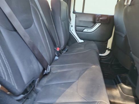 Used 2018 Jeep Wrangler Unlimited Sahara w/ Connectivity Group image 15