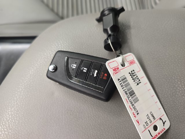 Used 2020 Toyota Camry SE FWD image 19