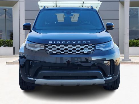 Certified 2025 Land Rover Discovery S image 2