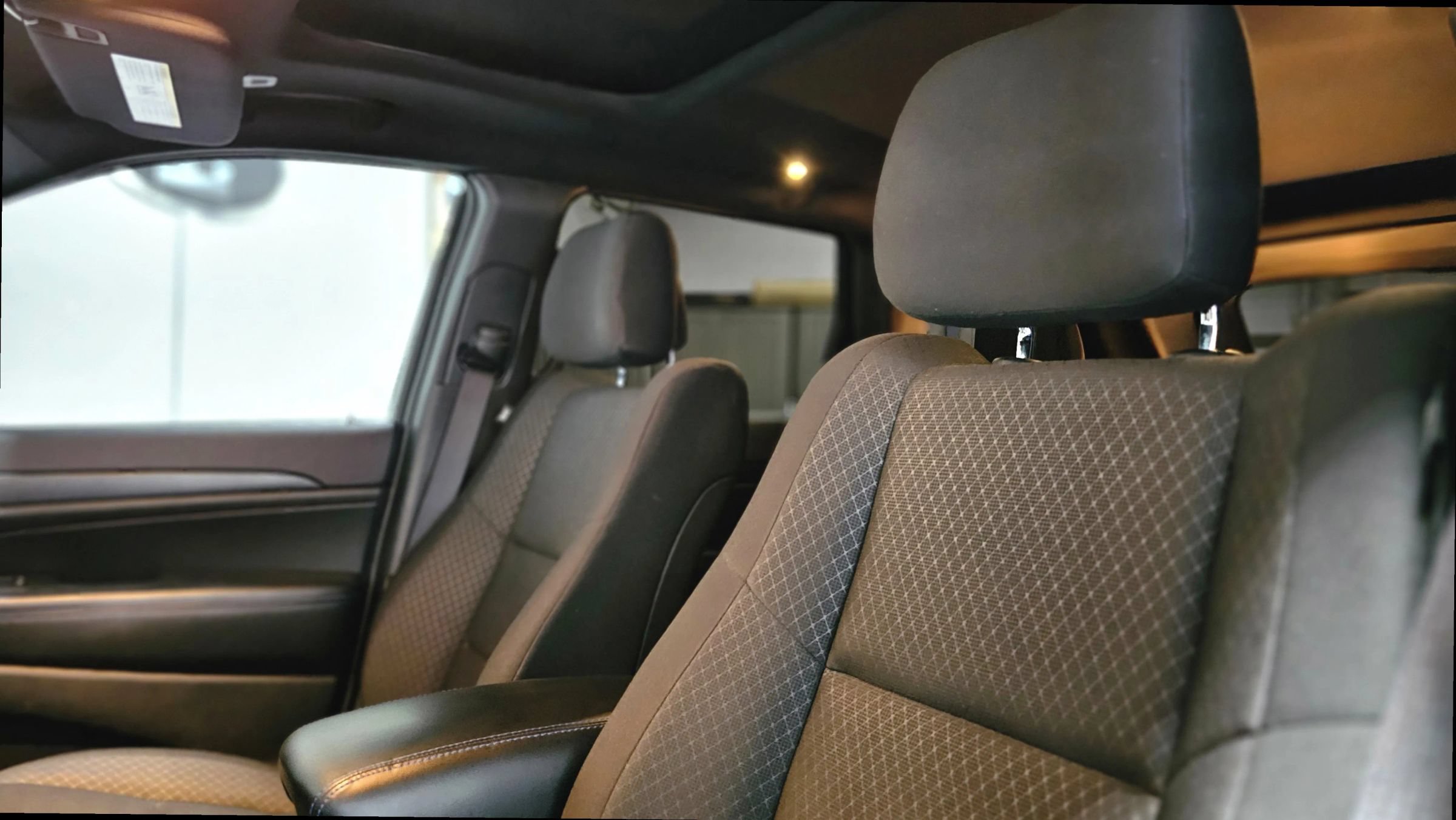 Used 2018 Jeep Grand Cherokee Laredo AWD/4WD image 11