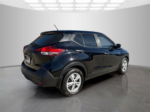 Used 2020 Nissan Kicks S image 9