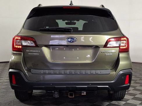 Used 2018 Subaru Outback 3.6R Touring AWD/4WD image 8