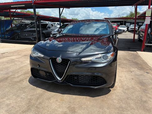 Used 2017 Alfa Romeo Giulia RWD image 5